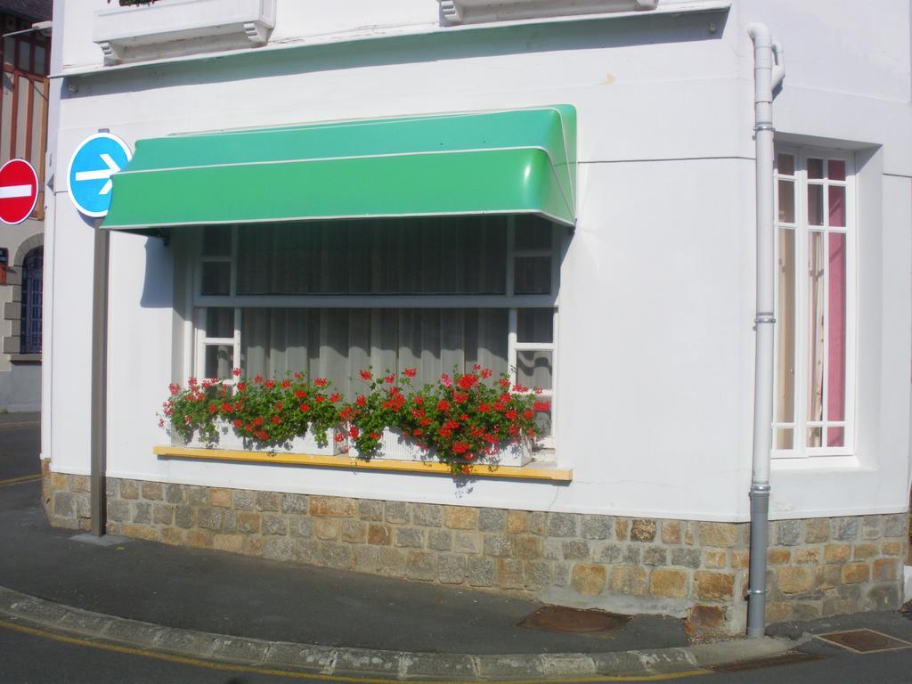 Bed and Breakfast A L'Abri Des Vents Saint-Jean-le-Thomas Esterno foto